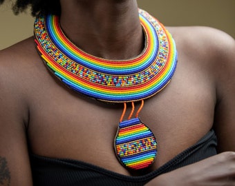 Collier de perles africaines | Collier en cuir | Collier de déclaration | Pièce unique | Collier multicolore | Collier pour femme | Cadeau pour elle | En solde