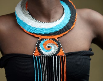 Collier de perles africaines | Collier en cuir | Collier de déclaration | Pièce unique | Collier multicolore | Collier pour femme | Cadeau pour elle | En solde