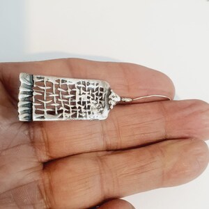 Pendientes largos de red de plata de ley con un arte único y hecho a mano (H)