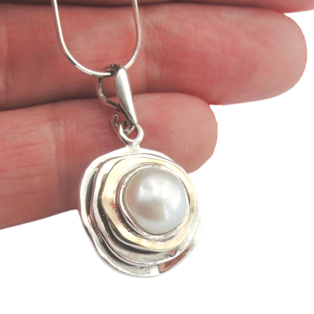 Round pearl pendant online