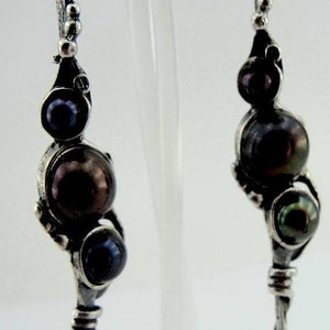 Pendientes largos de plata de ley con perla negra (H 2101)