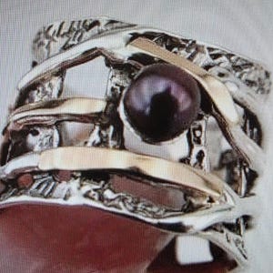 Impresionante anillo de plata y oro amarillo de 9 quilates con perla negra (s r1728)