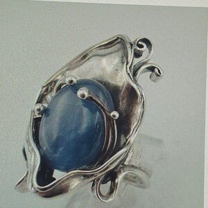 Anillo de plata de ley 925 y oro amarillo de 9 quilates. Anillo de piedra de sodalita hecho a mano. Piedra, regalo. Talla 7,5 ajustable (ms 328r).