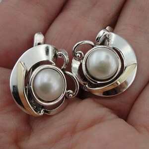 Hermosos aretes largos de perla hechos a mano en plata de ley y oro de 9 quilates. Aretes de perla, aretes de perla redondos, aretes de boda, regalo (ms 345e)