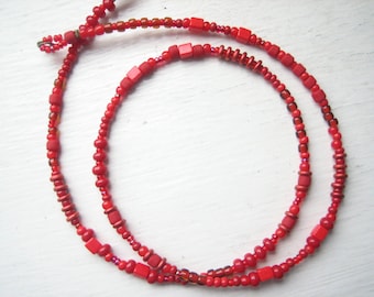 Red seed bead necklace, short beaded chain, minimalist, Boho glass bead, small bead, red shades, layering necklace, multi small bead, bright