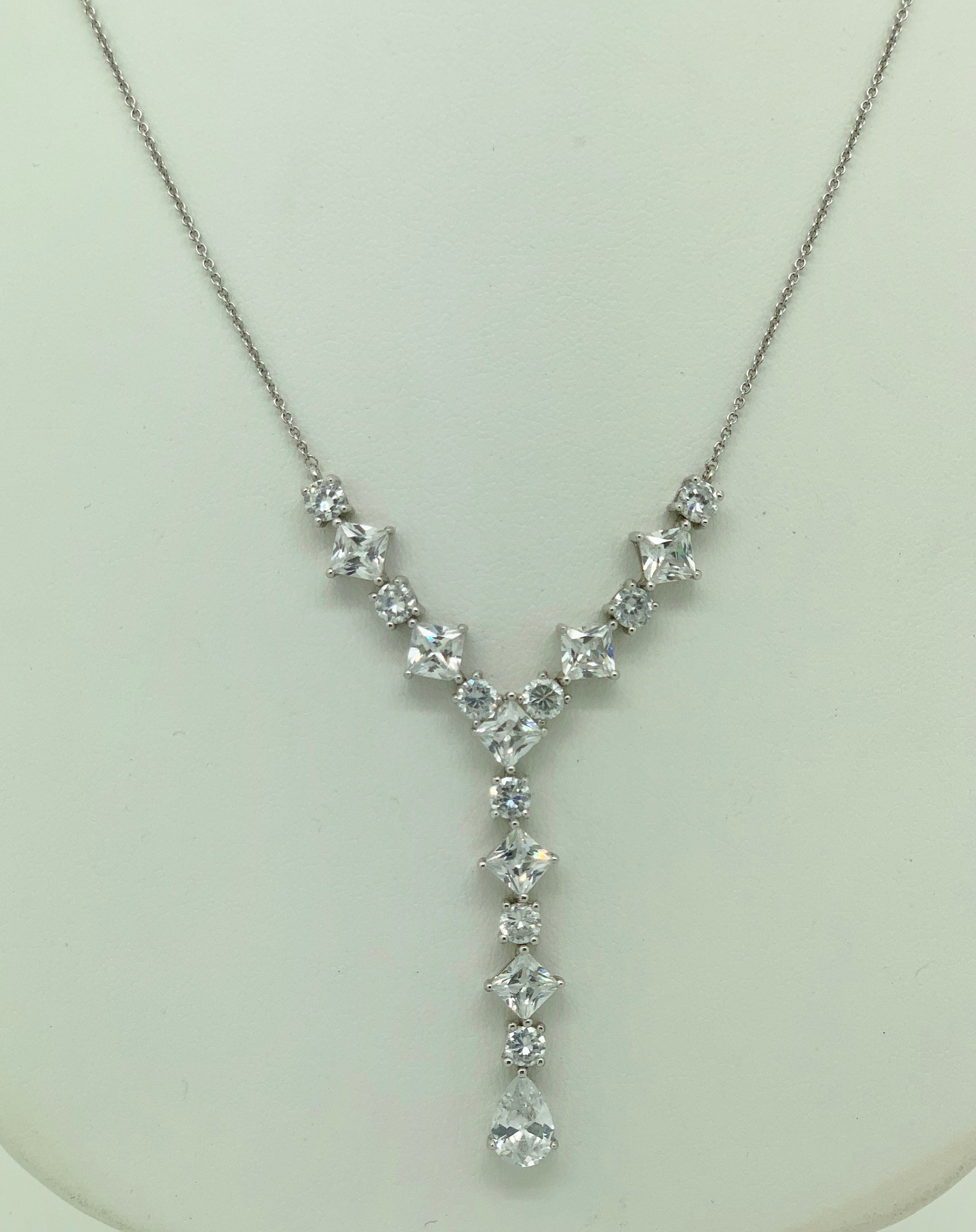 ◆STONEHENgE◆ Silver Heart Cubic Necklace SC24D02E Cubic Zirconia Closed Heart Pendant Necklace in Sterling Silver