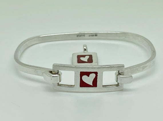 Sterling silver bangle with enamel heart Sterling silver bangle with enamel heart