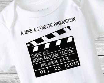 Tema film Clapperboard Annuncio nascita appena nato - Regalo Ospedale Personalizzato - Custom Onesie® - Nuovo Bambino - Body - Statistiche di nascita