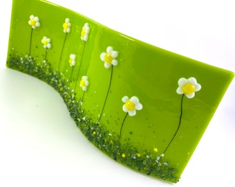 Daisies on spring green, fused glass wavy panel 9"x3.5"