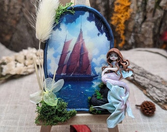 Decoration/ Magnet blue and pink mermaid off a ship, Fantasy Diorama, Chibi in polymer clay - Wooden support