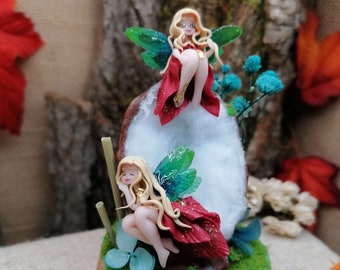 Tiny red fairy nest under a glass dome - Polymer clay Diorama - Fantasy Ornament -  Decoration for living room or child / baby room