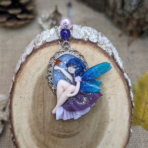 Chibi-Fee-Halskette, lila Libelle, blauer Flügel, Polymer-Ton-Anhänger, Edelstahlkette und Halterung – Modeschmuck