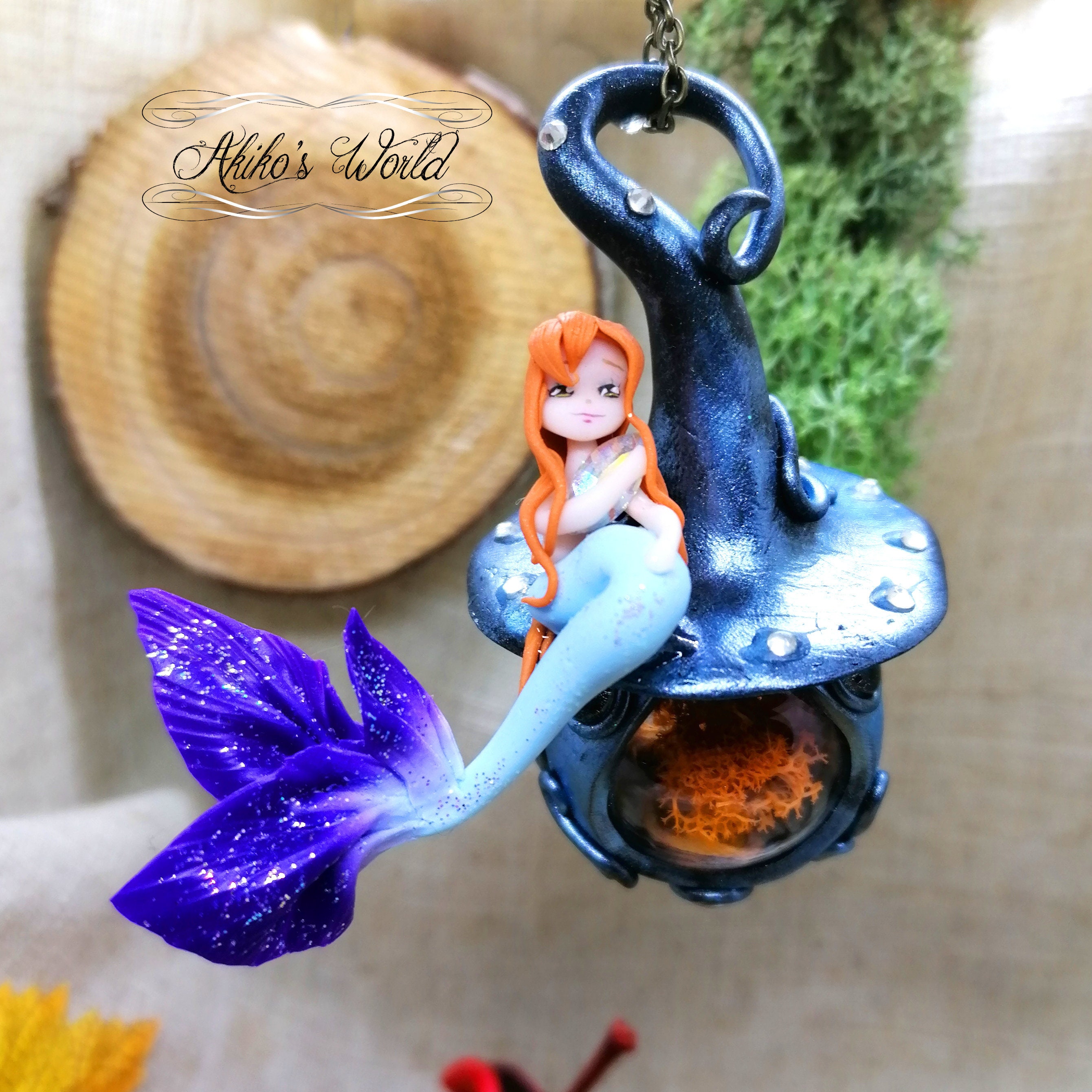 Décoration/Suspension Maison Bleu de Sirène Rousse - Pièce Unique Chibi en Pâte Polymère Décoration 