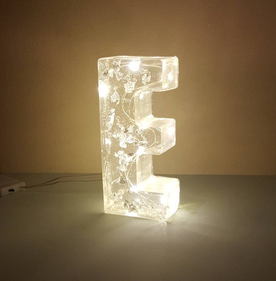 Lampada in resina, Lettere luminose, Lettera grande, Luci in resina,  Iniziali in resina grandi, Luci a LED, Lettere LED personalizzate, Lettera  d'argento - Etsy Italia