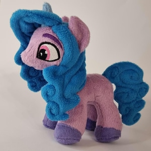 Izzy Moonbow my little pony plushie gen5
