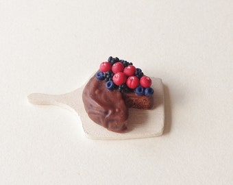 Chocolate Berry Cake, Dollhouse Miniature