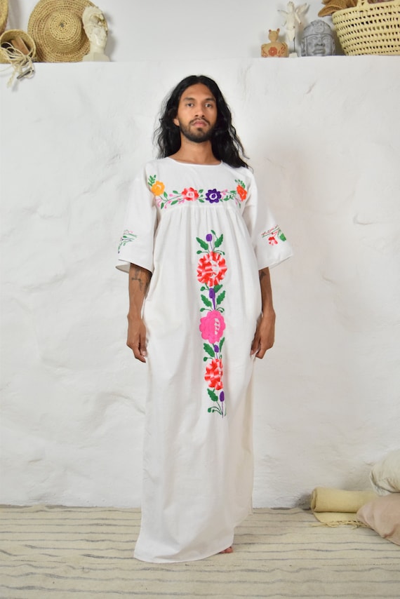 Vintage Mexican Dress. Embroidered Dress. Mexican