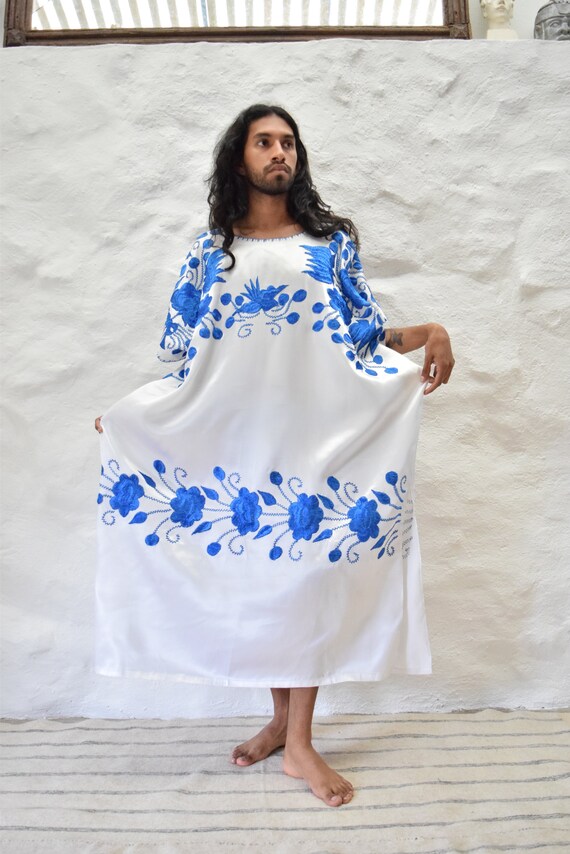 Mexican Embroidered Huipil. Vintage Embroidered Dr