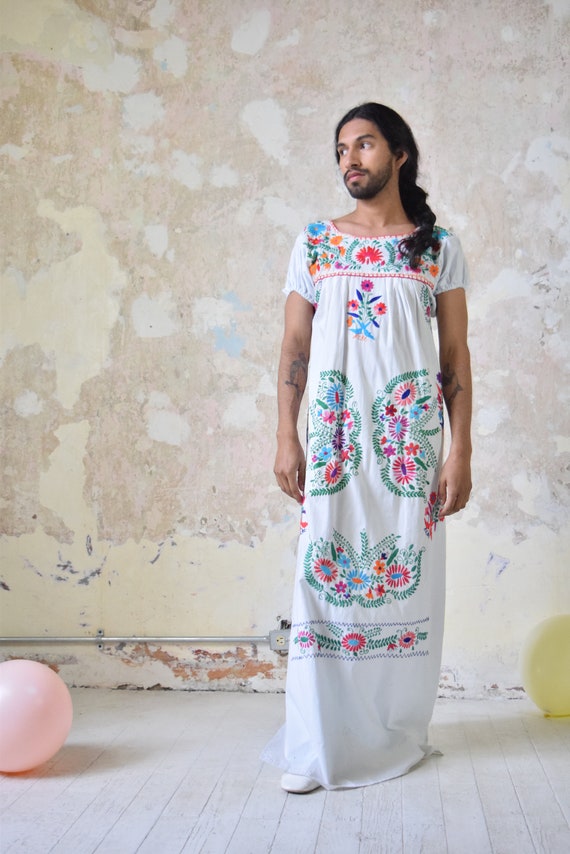 Vintage Mexican Dress. Hand Embroidered Dress.