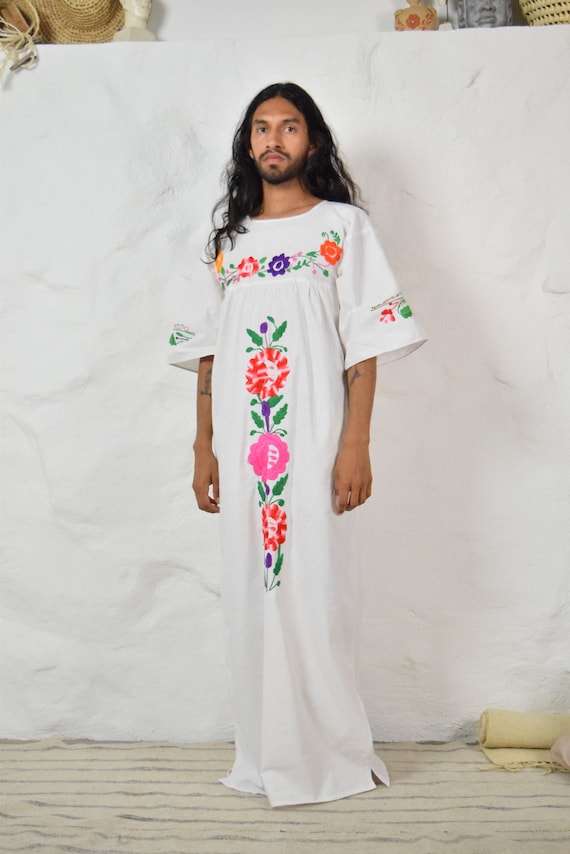 Vintage Mexican Dress. Embroidered Dress. Mexican