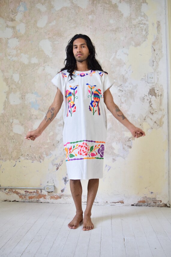 Vintage Mexican Dress. Vintage Embroidered Dress