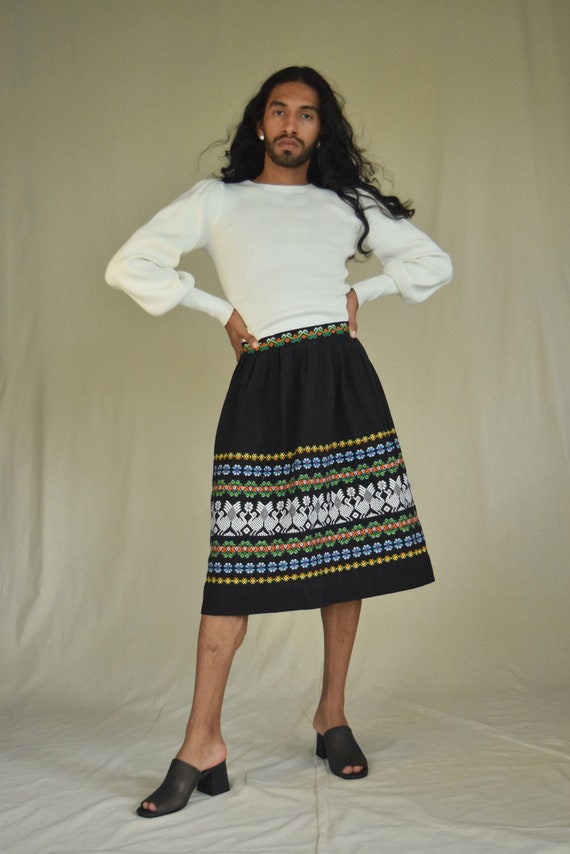 Vintage Mexican Skirt. Mexican Embroidered Skirt.