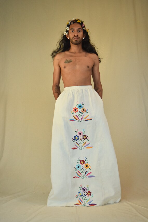 Vintage Embroidered Skirt. Mexican Skirt.