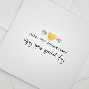 Carte faite main pour 50e anniversaire de mariage avec coeurs. Carte d'anniversaire de mariage en or. Carte d'anniversaire en or. À l'occasion de votre 50e anniversaire