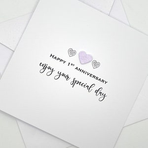 Carte d'anniversaire de mariage faite main avec coeurs. Première carte d'anniversaire de mariage. Carte d'anniversaire en papier. Le jour de votre anniversaire de mariage