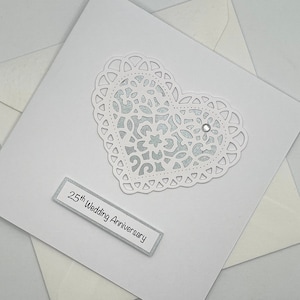 Carte personnalisée pour 25e anniversaire de mariage avec coeur délicat. Anniversaire de noces d'argent. Carte 25e anniversaire. Personnalisation gratuite