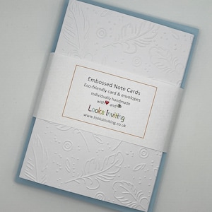 Cartes de plumes. 6 cartes de correspondance et enveloppes vierges gaufrées. Coffret cadeau papeterie. Cartes de correspondance vierges. Pack de petits papiers. Cartes modernes