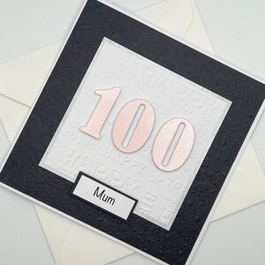 Carte 100e anniversaire personnalisée - Nom et âge personnalisés - Carte jalon, design élégant pour lui ou pour elle. Choisissez la couleur du numéro