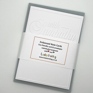 Cartes de sympathie. 6 cartes de sympathie vierges gaufrées avec enveloppes. Coffret cadeau papeterie. Paquet de cartes de correspondance. Cartes de voeux. Je pense à vous