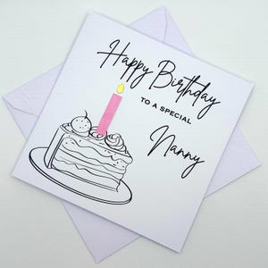 Carte d'anniversaire pour nounou avec un gâteau d'anniversaire et une bougie (couleur au choix). Spéciale, belle, incroyable, fabuleuse, merveilleuse nounou