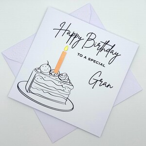 Grande carte d'anniversaire avec un gâteau d'anniversaire et une bougie (couleur au choix). Spécial, beau, incroyable, fabuleux, merveilleux mamie