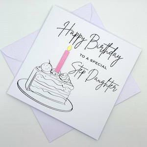 Carte d'anniversaire de belle-fille avec une part de gâteau d'anniversaire et une bougie (couleur au choix). Spécial, beau, incroyable, fabuleux, merveilleux