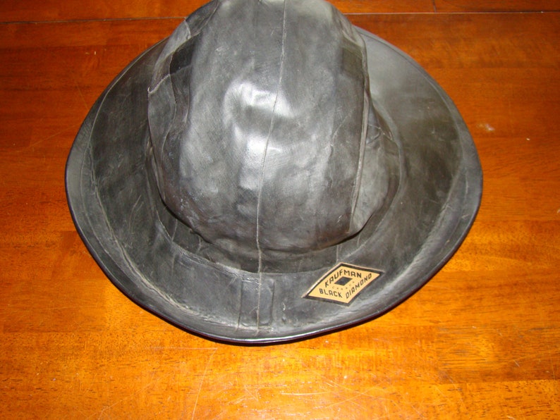 Men's Large Black Diamond Kaufman Classic Foul Weather Coat and Hat