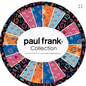 Könnte beinhalten: Kreisförmiges Design mit einem segmentierten Muster, das das Paul Frank Collection-Logo zeigt. Die Segmente zeigen farbenfrohe Muster mit der Paul Frank-Affenfigur, Text und anderen Grafiken. Das Design ist eine lebendige Mischung aus Farben.