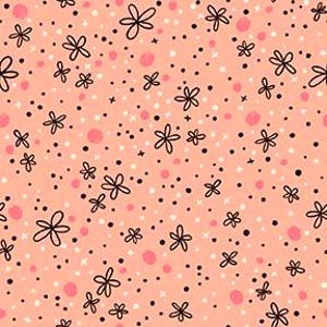 Może przedstawiać: Powtarzający się wzór małych, czarnych kwiatów i kropek na brzoskwiniowym tle. Wzór zawiera różowe kółka i białe kropki, tworząc kapryśny i zabawny design. Kwiaty są proste, z czterema lub pięcioma płatkami.