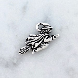 2 Pieces, Witch Charm, Tierra Cast, Halloween.