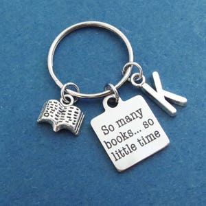 Personalizado, Carta, Inicial, Tantos libros... tan poco tiempo, Libro, Plata, Llavero, Llavero, Regalo, Joyería, Accesorio