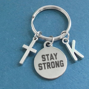 Personalizado, Carta, Inicial, Cruz, MANTÉNGASE FUERTE, Plata, Llavero, Cumpleaños, Mejores amigos, Regalo, Joyería, Accesorio
