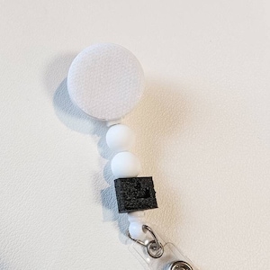 CHARM COLLECTION - Badge Reel