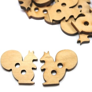 5pcs Natural Carved Wooden Buttons - Squirrel Shaped - 2 Hole Wood Button - 18mm x 20mm