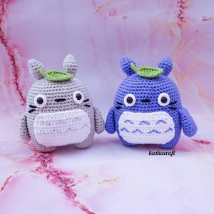 Mój sąsiad Whimsical Cute Forest Spirit Amigurumi Pattern – DIY Szydełkowana Pluszowa Lalka, Cyfrowy PDF