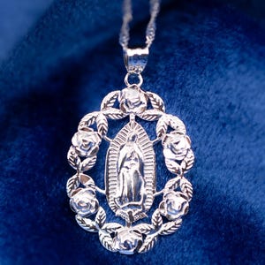 Collar Virgen de Guadalupe en Plata de Ley 925 Nuestra Señora de Guadalupe ~ Joyería Católica ~ Colgante Virgen María y Cadena Singapur