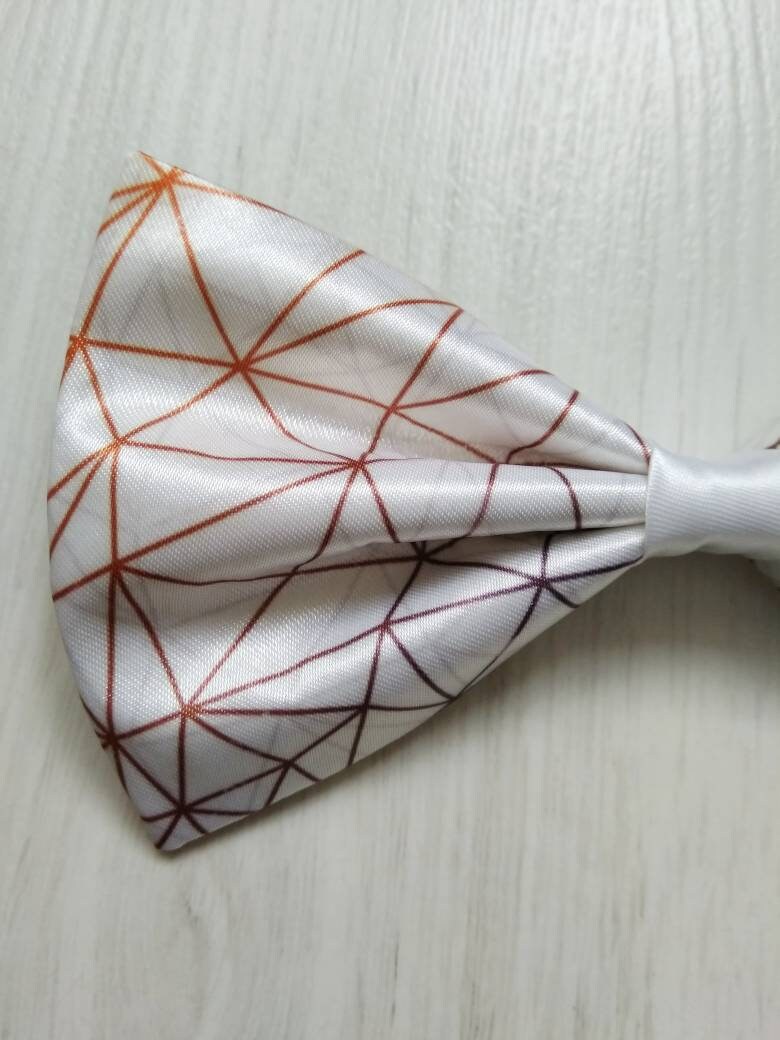 Poligonal Bow Tie. White Satin Bow Tie. Bow Tie and Suspenders. Graphic
