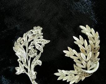 Twee mooie Marcasite Broches in Silver Tone.