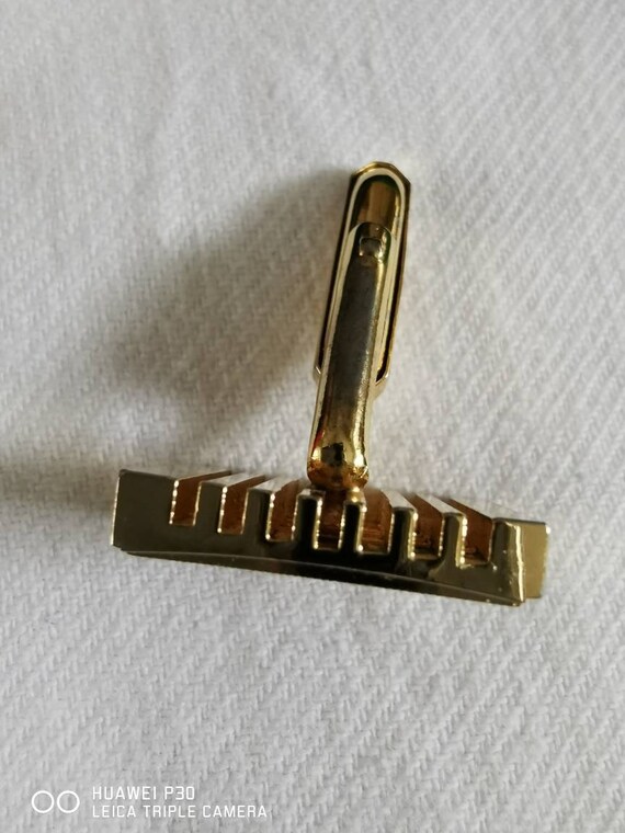 Stylish Rectangular Shaped Cufflinks in Gold Tone… - image 2