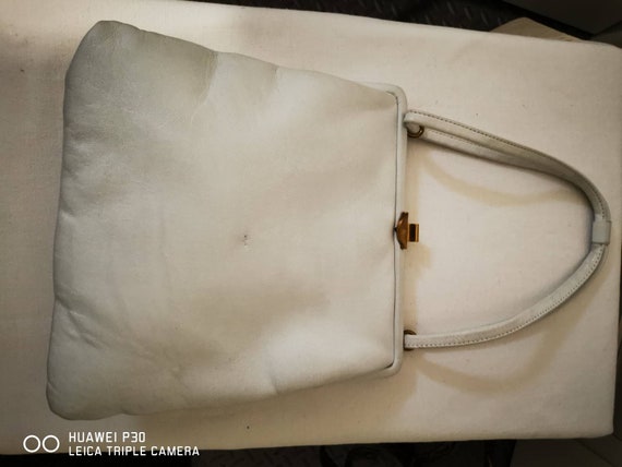 Pretty Little White Vintage Leather Handbag. - image 4